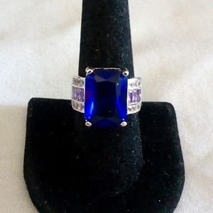 20ct deep blue 💙 topaz cocktail ring Size 8